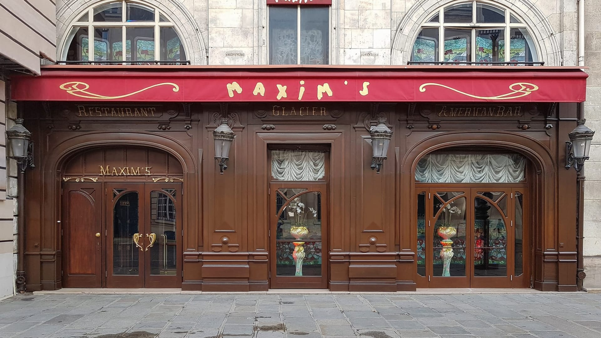 Honeymoon in Rome, dine in Paris