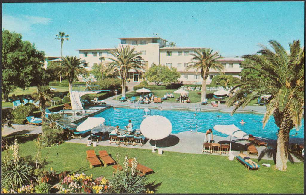 Vintage linen postcard of the Flamingo hotel on the Las Vegas Strip, 1950s