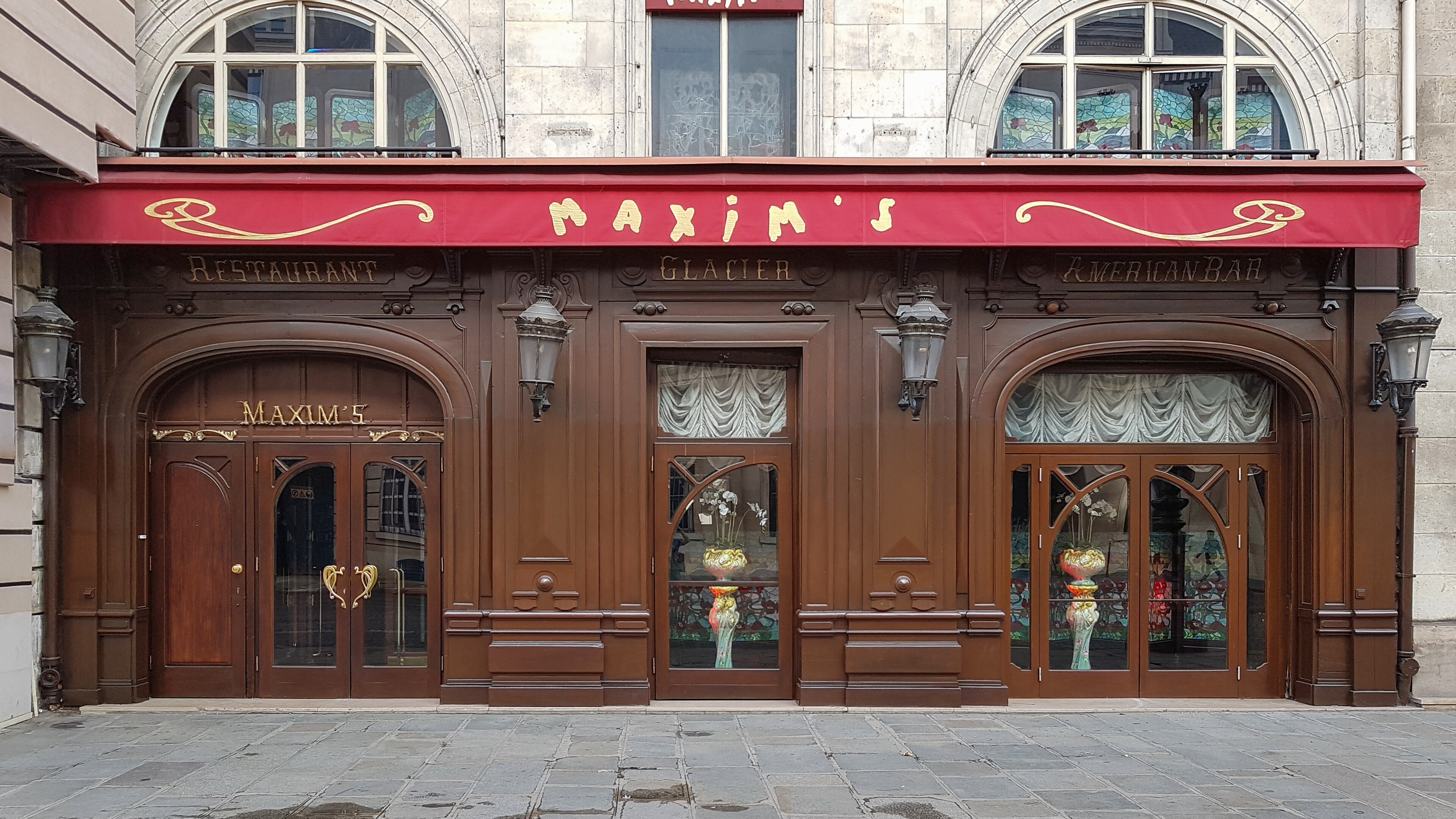 Honeymoon in Rome, dine in Paris