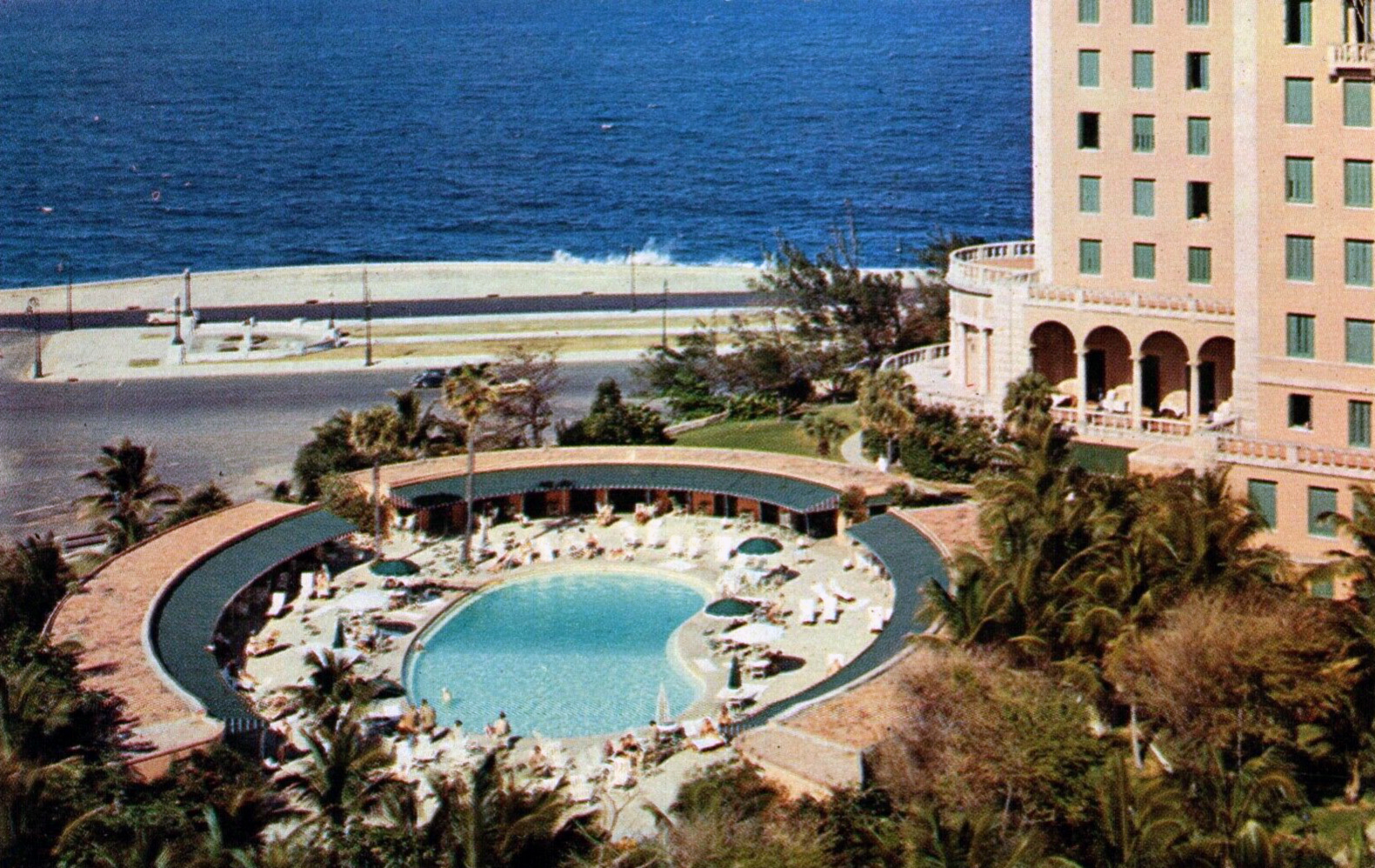 The swimming pool at the Hotel Nacional de Cuba